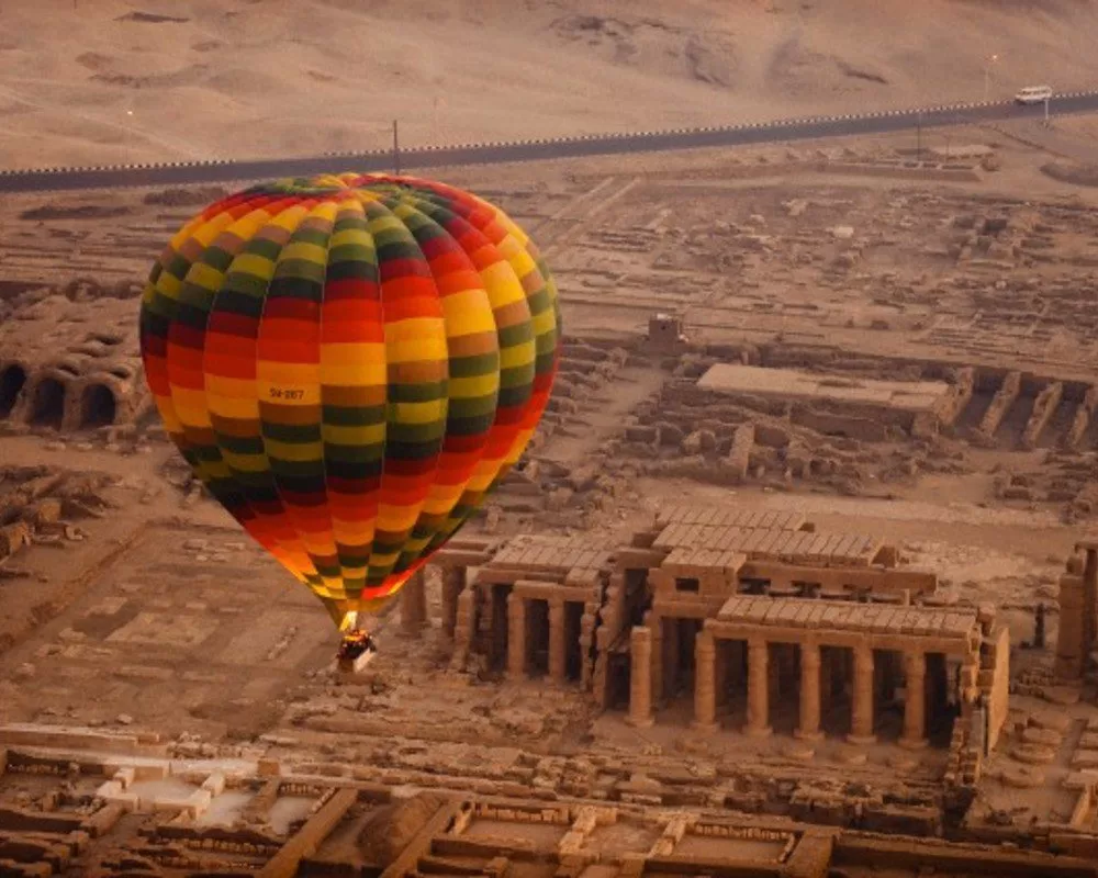 Luxor Tagesausflug mit Heißluftballonfahrt