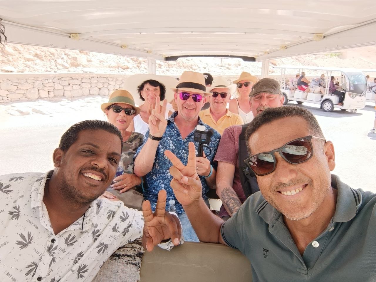Sharara Voyage excursions privées en Égypte avec guide francophone